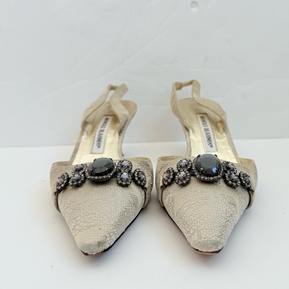 Manolo Blahnik Pale Gold textured floral Rhinestone Carolyn slingback pumps EU39 - Picture 3 of 8